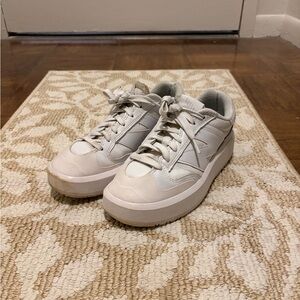 New Balance Women’s Cream Lace-Up Platform Sneakers